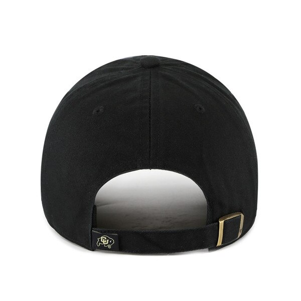 A black adjustable backing for the black hat.