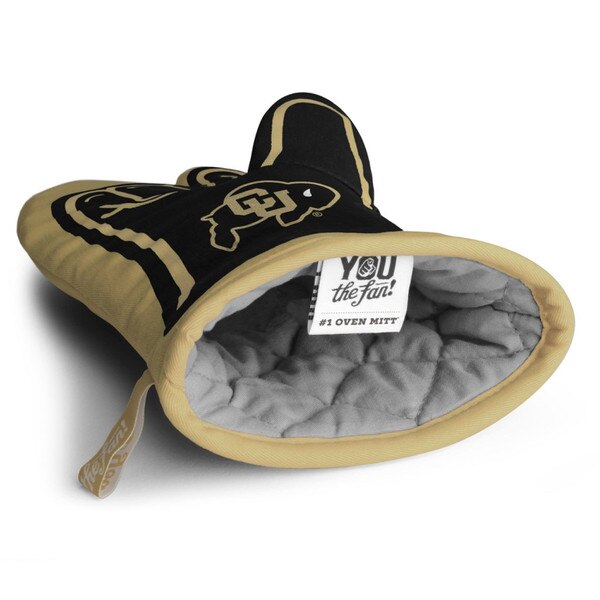 The soft quilted inside of the oven mitt with a you the fan tag on the inside.
